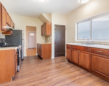 325 S Midler Avenue - Photo Thumbnail 13