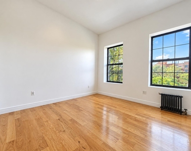 241 Ocean Parkway - Photo Thumbnail 5