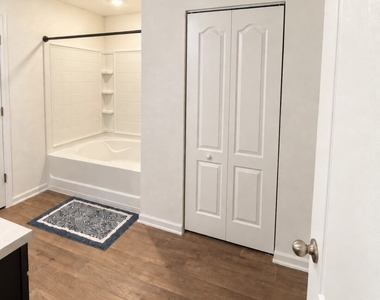 93 Landing Boulevard - Photo Thumbnail 15