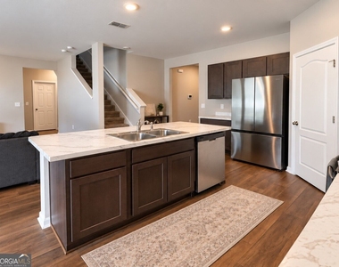 93 Landing Boulevard - Photo Thumbnail 6