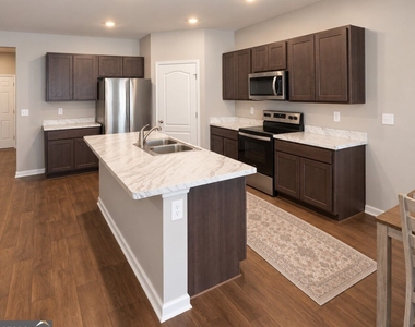 93 Landing Boulevard - Photo Thumbnail 4