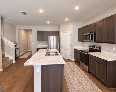 93 Landing Boulevard - Photo Thumbnail 5