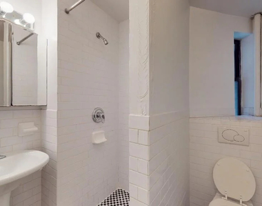 426 East 65th Street - Photo Thumbnail 4