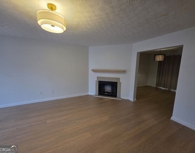 111 Chastain Loop - Photo Thumbnail 3
