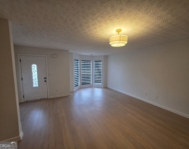 111 Chastain Loop - Photo Thumbnail 2