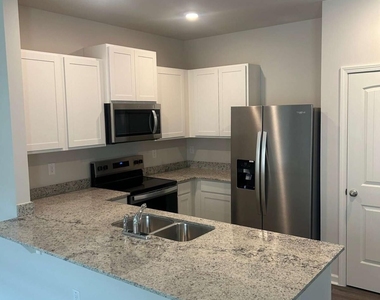 1005 N 2nd Avenue Nw - Photo Thumbnail 1