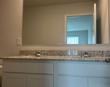 1005 N 2nd Avenue Nw - Photo Thumbnail 6