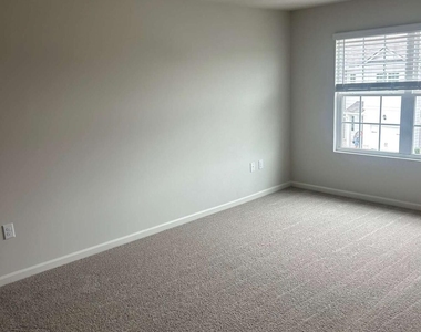 1005 N 2nd Avenue Nw - Photo Thumbnail 3