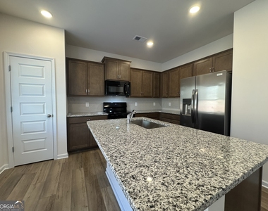 190 Fair Oak Lane - Photo Thumbnail 8