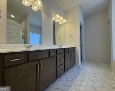 190 Fair Oak Lane - Photo Thumbnail 17
