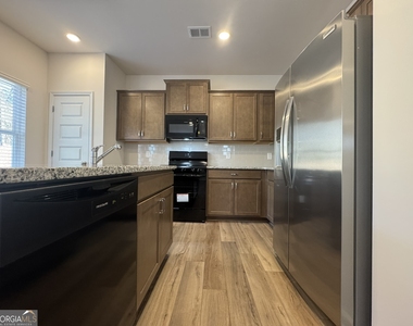 190 Fair Oak Lane - Photo Thumbnail 10