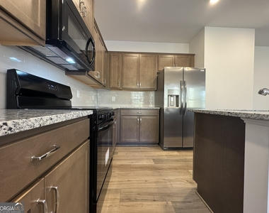 190 Fair Oak Lane - Photo Thumbnail 9