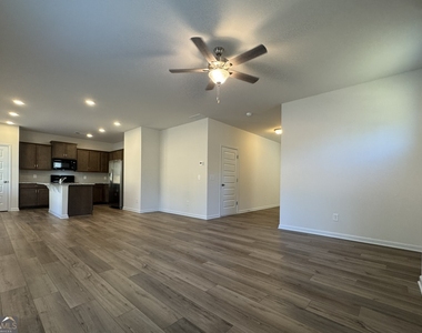 190 Fair Oak Lane - Photo Thumbnail 7