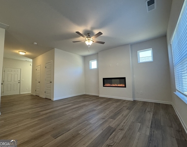 190 Fair Oak Lane - Photo Thumbnail 4