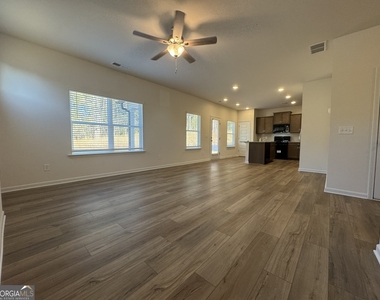 190 Fair Oak Lane - Photo Thumbnail 6