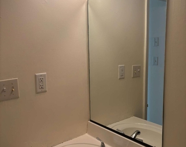 150 Magnolia Street - Photo Thumbnail 9
