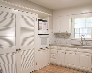 1680 Huntington Drive - Photo Thumbnail 8