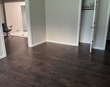 3067 Barksdale Circle - Photo Thumbnail 4
