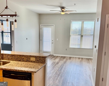 870 Mayson Turner Road Nw - Photo Thumbnail 1