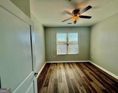 870 Mayson Turner Road Nw - Photo Thumbnail 9