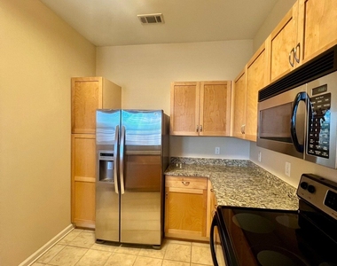 870 Mayson Turner Road Nw - Photo Thumbnail 4