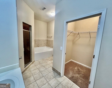 870 Mayson Turner Road Nw - Photo Thumbnail 6