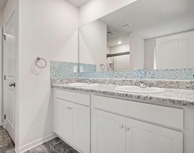 477 Starbuck Parkway - Photo Thumbnail 22