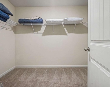 477 Starbuck Parkway - Photo Thumbnail 8