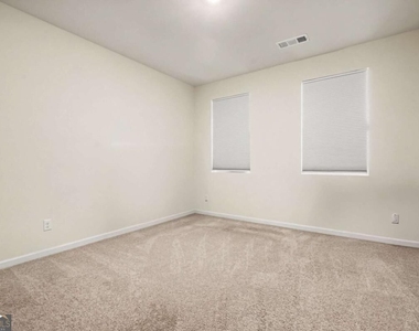 477 Starbuck Parkway - Photo Thumbnail 20