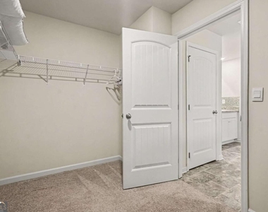 477 Starbuck Parkway - Photo Thumbnail 9