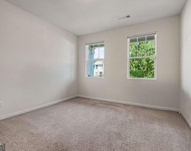477 Starbuck Parkway - Photo Thumbnail 18
