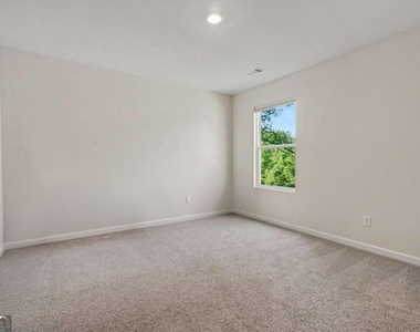 477 Starbuck Parkway - Photo Thumbnail 11