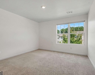 477 Starbuck Parkway - Photo Thumbnail 14