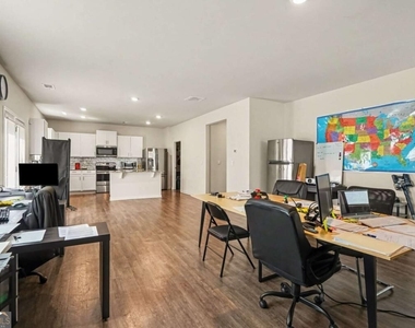 477 Starbuck Parkway - Photo Thumbnail 3