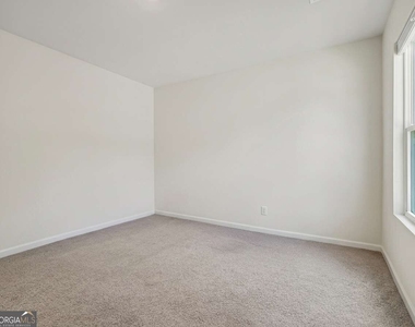 477 Starbuck Parkway - Photo Thumbnail 10