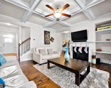 2462 Whiteoak Run Se - Photo Thumbnail 3