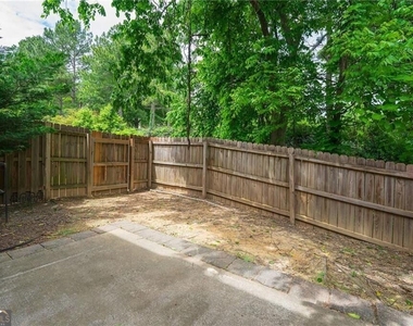 2462 Whiteoak Run Se - Photo Thumbnail 9