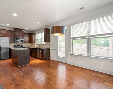 2462 Whiteoak Run Se - Photo Thumbnail 8