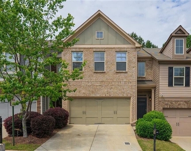 2462 Whiteoak Run Se - Photo Thumbnail 1