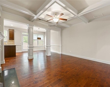 2462 Whiteoak Run Se - Photo Thumbnail 5