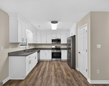 100 Bluebird Lane - Photo Thumbnail 12