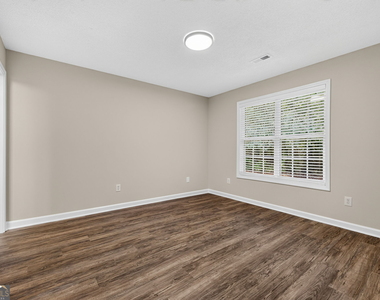 100 Bluebird Lane - Photo Thumbnail 21
