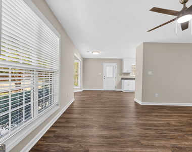 100 Bluebird Lane - Photo Thumbnail 9