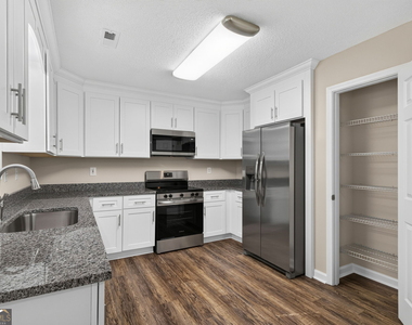 100 Bluebird Lane - Photo Thumbnail 14