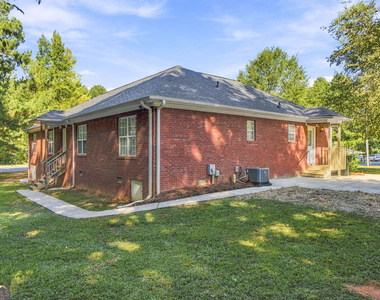 100 Bluebird Lane - Photo Thumbnail 28