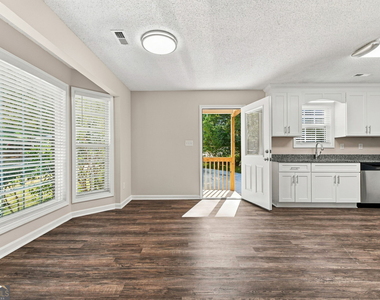 100 Bluebird Lane - Photo Thumbnail 11