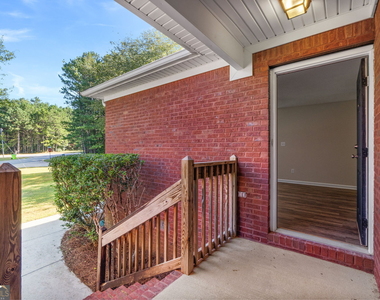 100 Bluebird Lane - Photo Thumbnail 4