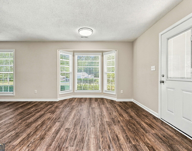 100 Bluebird Lane - Photo Thumbnail 10