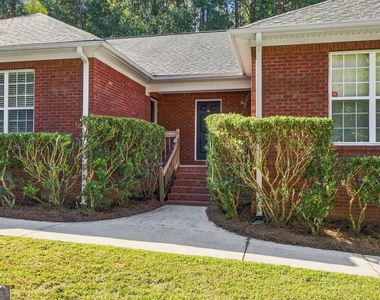100 Bluebird Lane - Photo Thumbnail 3