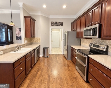 2100 Village Lane - Photo Thumbnail 6